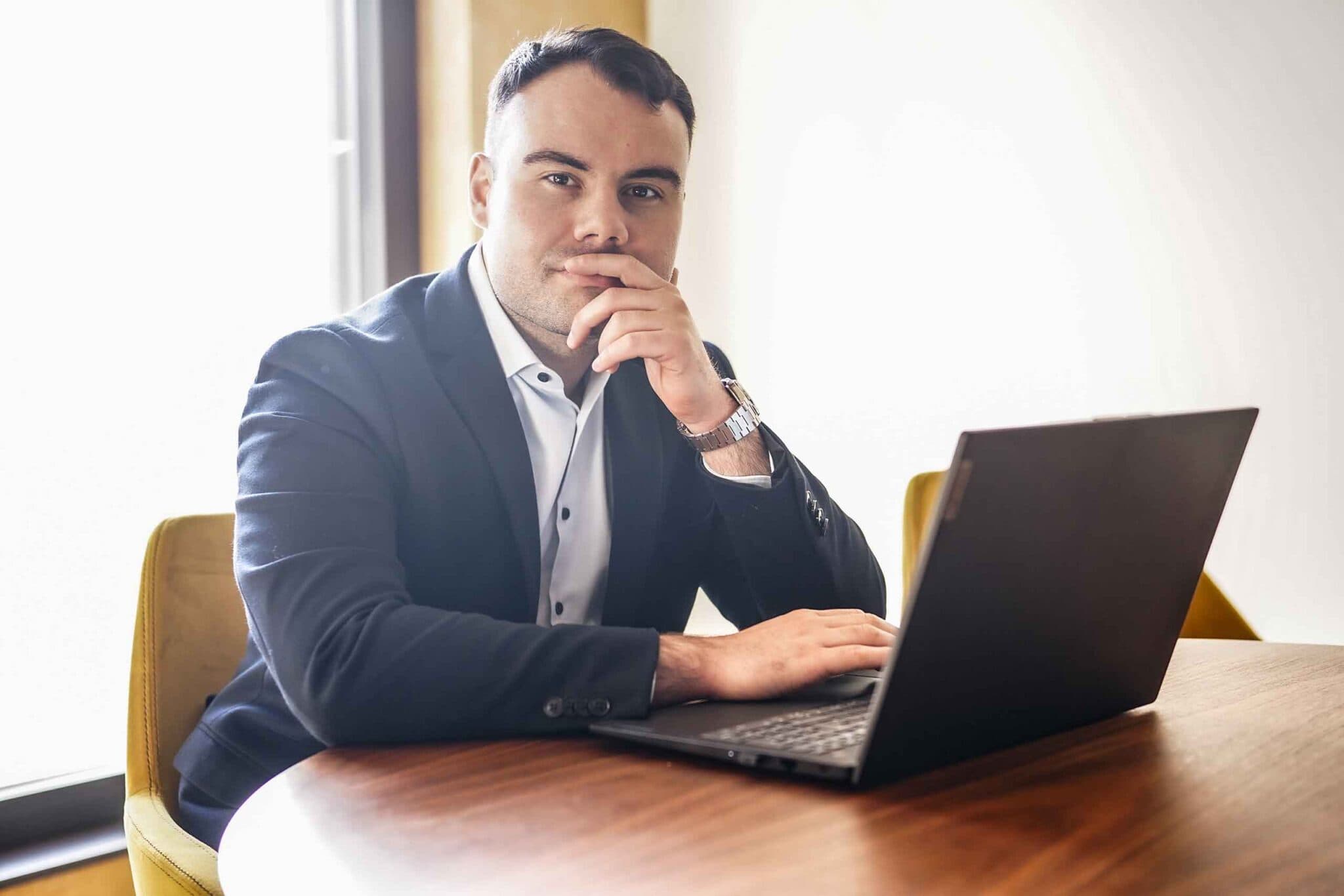 Lukas Wasner im Beratungsgespräch